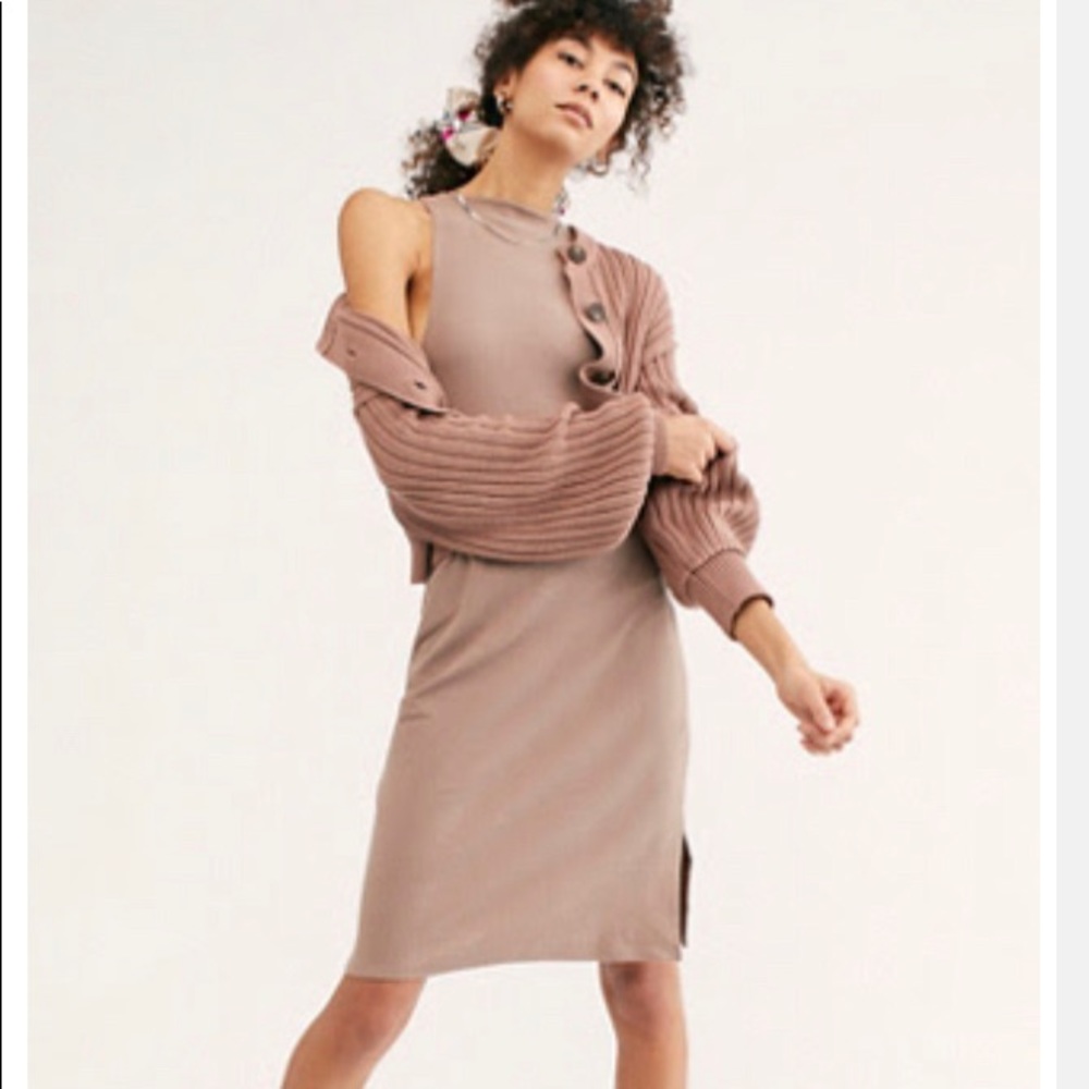 Free People Silver Sprints Slip
Color: Coyote